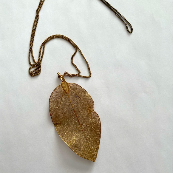 Delicate Gold Leaf Pendant Necklace - Picture 1 of 5
